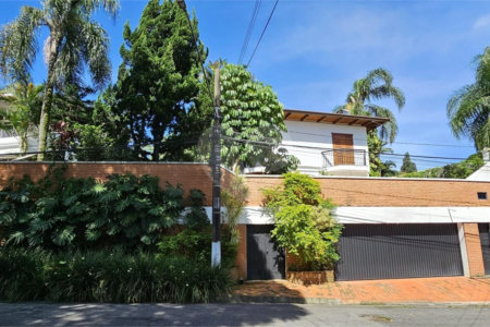 Casa à venda com 5 suítes em Jardim Leonor, São Paulo, SP