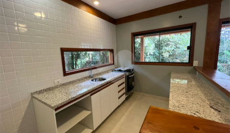 Sobrado à venda com 3 quartos, sendo 1 suíte, em Serra da Cantareira, Mairiporã, SP