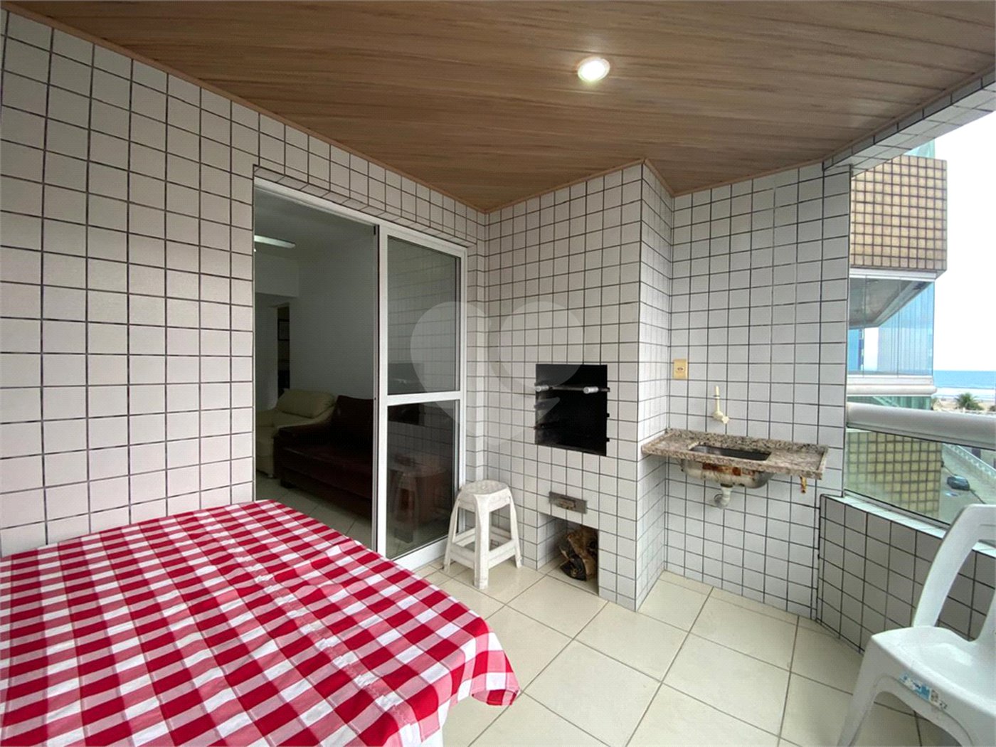 Apartamento à venda com 2 quartos, sendo 1 suíte, em Guilhermina, Praia Grande, SP