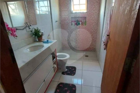 Casa à venda com 4 quartos, sendo 3 suítes,  no Centro, Bom Jesus dos Perdões, SP