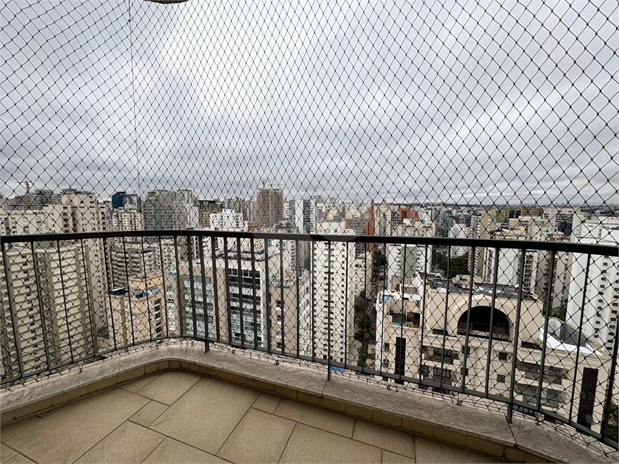 Apartamento à venda com 4 quartos, sendo 1 suíte, em Moema, São Paulo, SP