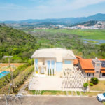 Casa à venda com 3 quartos, sendo 1 suíte, no condomínio Vale do Sol, Bom Jesus dos Perdões - SP