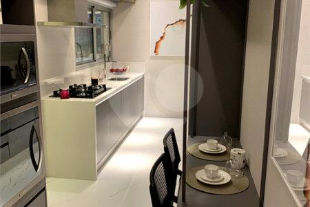 Apartamento à venda com 3 quartos, sendo 1 suíte,  em Vila Sofia, São Paulo, SP