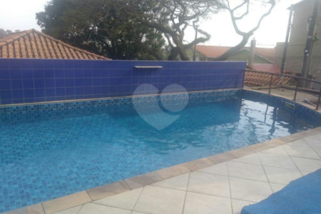 Casa à venda com 3 quartos, sendo 1 suíte, no condomínio Algarve Residencial, São Paulo - SP
