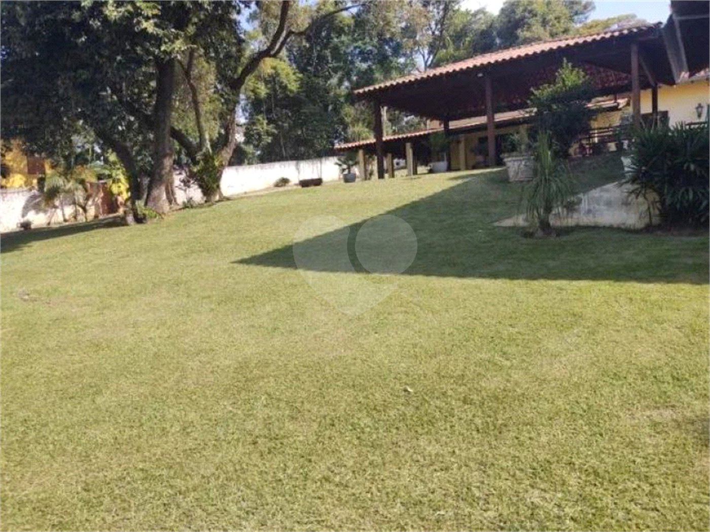 Casa à venda com 5 quartos, sendo 4 suítes, no condomínio Chácaras Flórida, Itu - SP