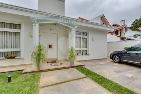 Casa à venda com 2 suítes em Alto da Boa Vista, São Paulo, SP