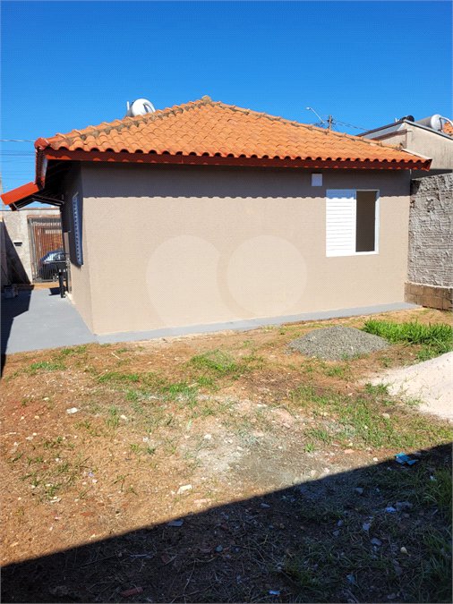 Seu Novo Lar Te Espera: Casa Aconchegante, Pronta para Morar e com 2 dormitórios e Amplo Quintal!