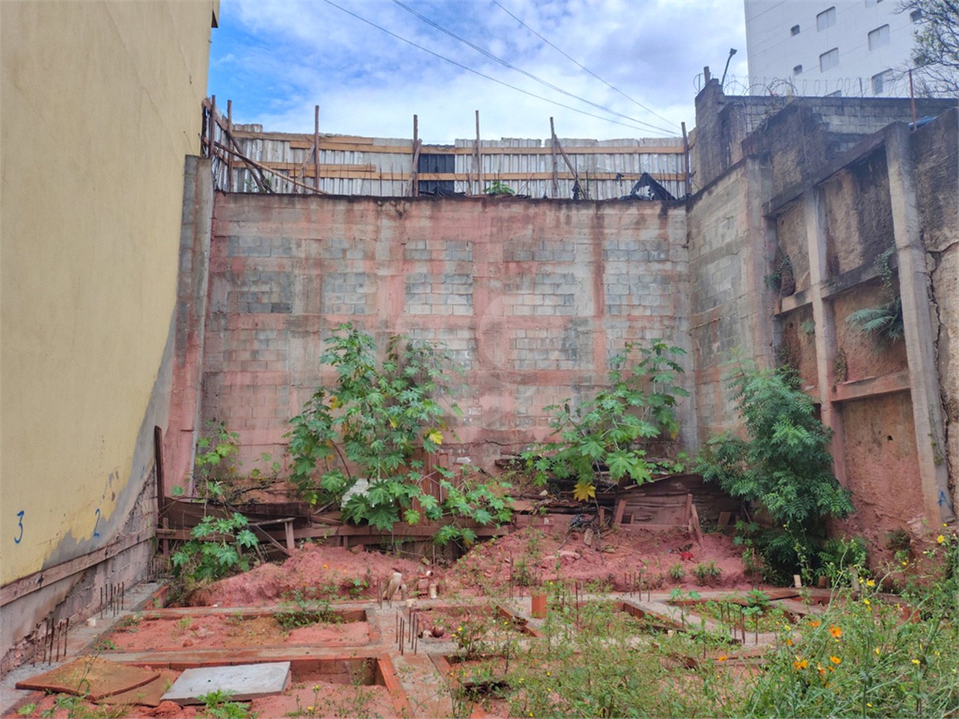 Terreno à venda em Jardim Rizzo, São Paulo, SP