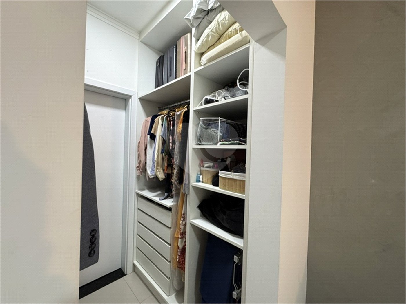 Casa à venda com 3 quartos, sendo 1 suíte, no condomínio Jardim Guarujá, Salto - SP