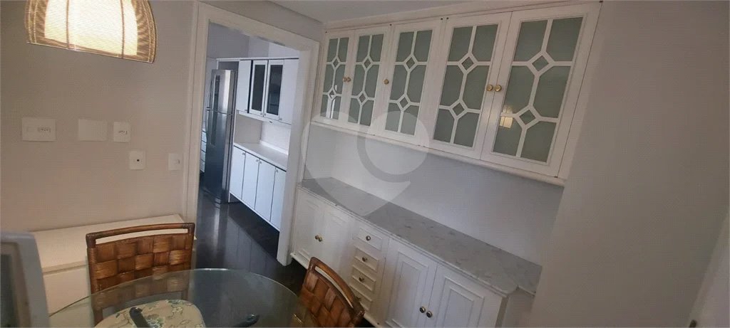 Apartamento à venda no Campo Belo de 245m² com 3 suítes e 3 vagas