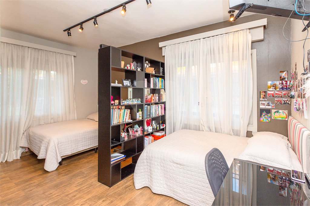 Casa Térrea à venda com 5 quartos, sendo 3 suítes, em Jardim Marajoara, São Paulo, SP