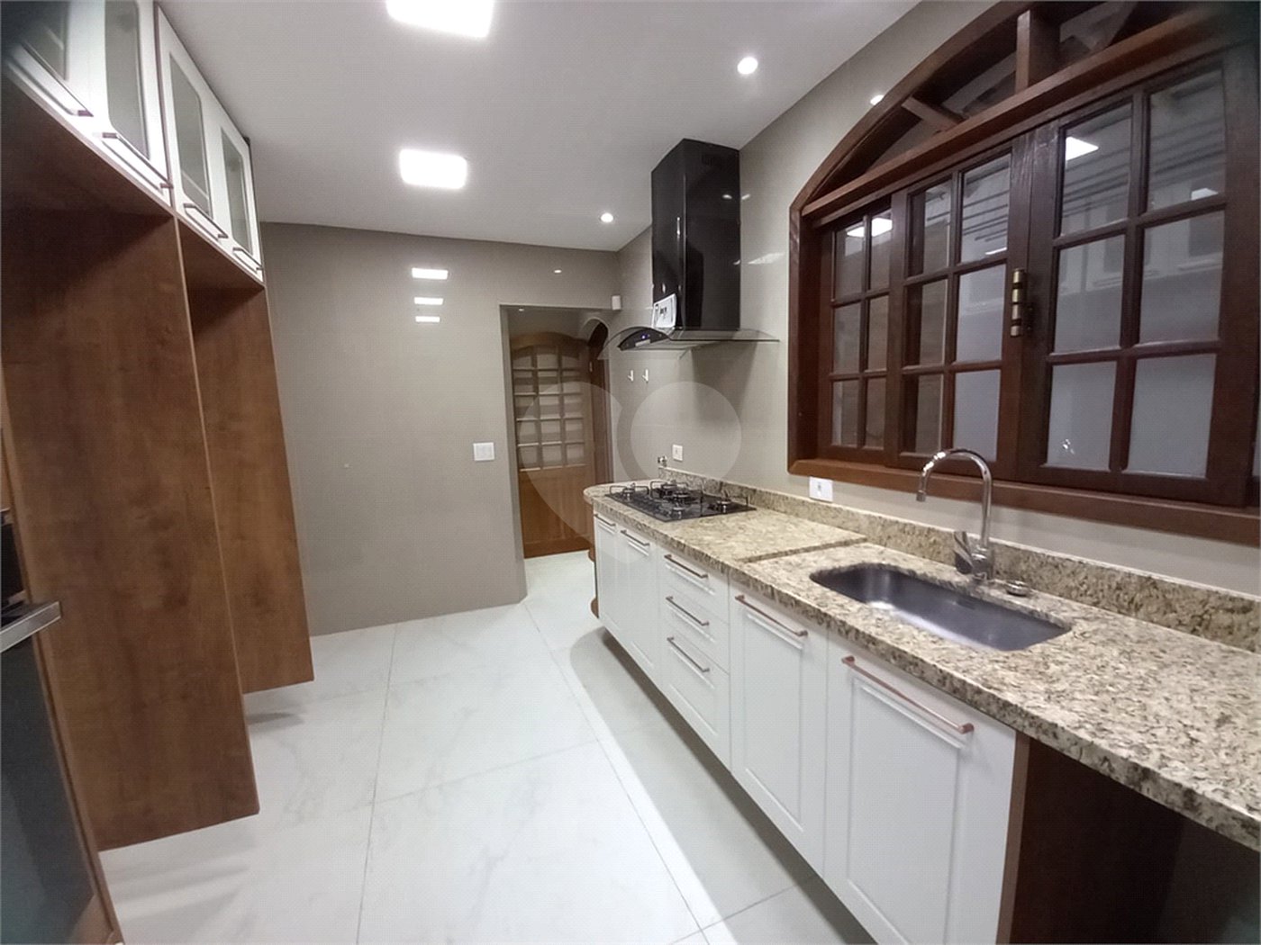 Casa à venda com 4 quartos, sendo 1 suíte,  em Vila Oliveira, Mogi das Cruzes, SP