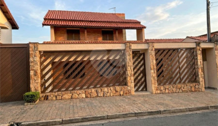Casa à venda com 4 quartos, sendo 1 suíte,  em Jardim Leocádia, Sorocaba, SP