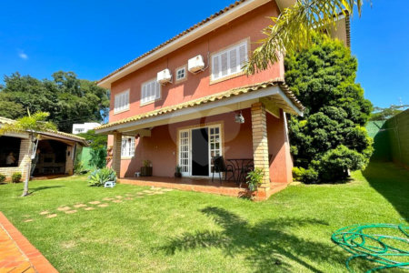 Casa à venda com 5 quartos, sendo 3 suítes, no condomínio Santa Teresa 1, Vinhedo - SP