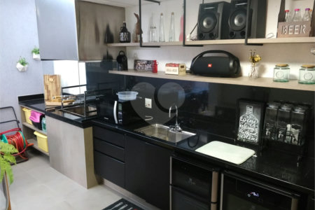 Sobrado à venda com 3 quartos, sendo 1 suíte,  em Vila Oliveira, Mogi das Cruzes, SP