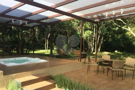Cobertura Triplex com Mobilia parcial em Itapetinga Atibaia