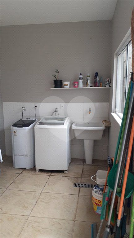 Sobrado à venda com 3 quartos, sendo 1 suíte,  no Centro, Elias Fausto, SP