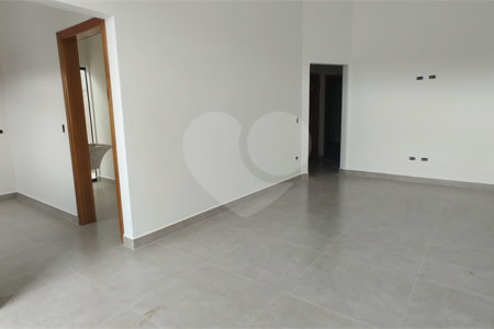 Casa Térrea à venda com 3 quartos, sendo 1 suíte,  em Nova Cerejeira, Atibaia, SP