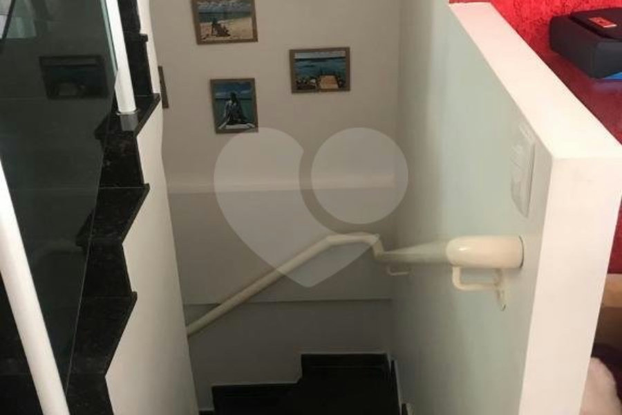Casa à venda com 2 quartos, sendo 1 suíte, no condomínio Res Santa Inês, São Paulo - SP