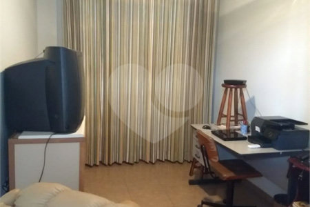 Casa à venda com 4 quartos, sendo 2 suítes, em Vila Petrópolis, Atibaia, SP