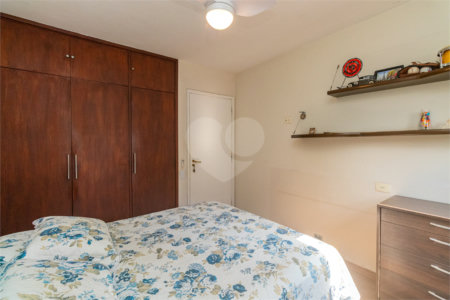 Apartamento à venda com 3 quartos, sendo 1 suíte, em Moema, São Paulo, SP