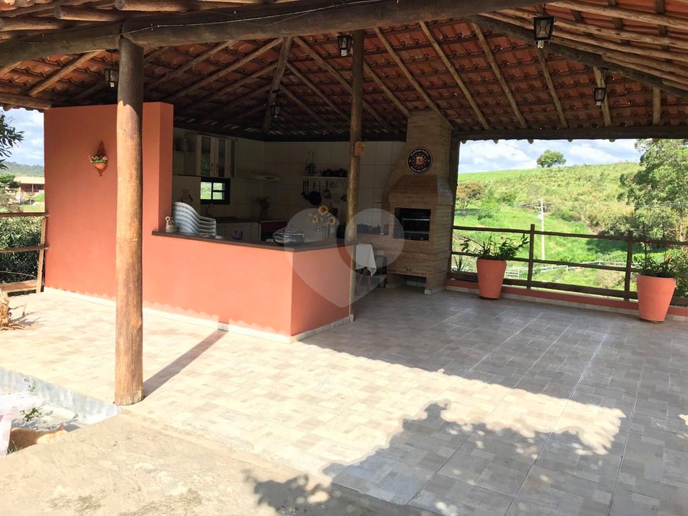 Chácara à venda com 4 quartos, sendo 3 suítes, em Monterrey, Louveira, SP