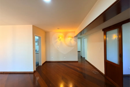 Apartamento à venda com 3 quartos, sendo 1 suíte, em Alto da Boa Vista, São Paulo, SP