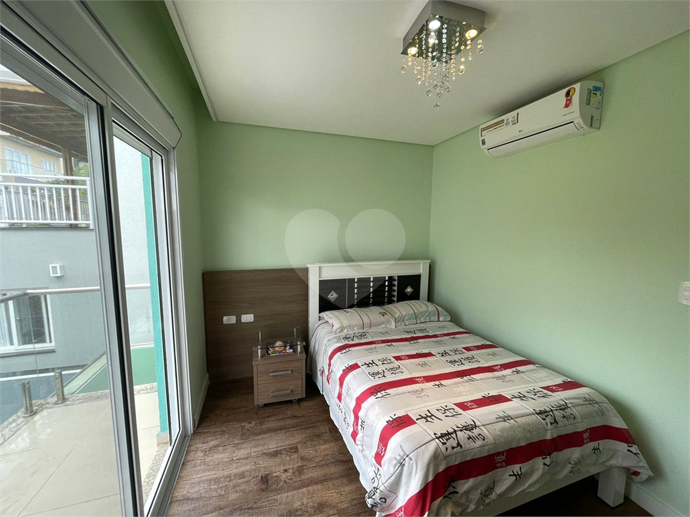 Casa à venda com 1 quarto, sendo 3 suítes, no condomínio Aruã Brisas I, Mogi das Cruzes - SP