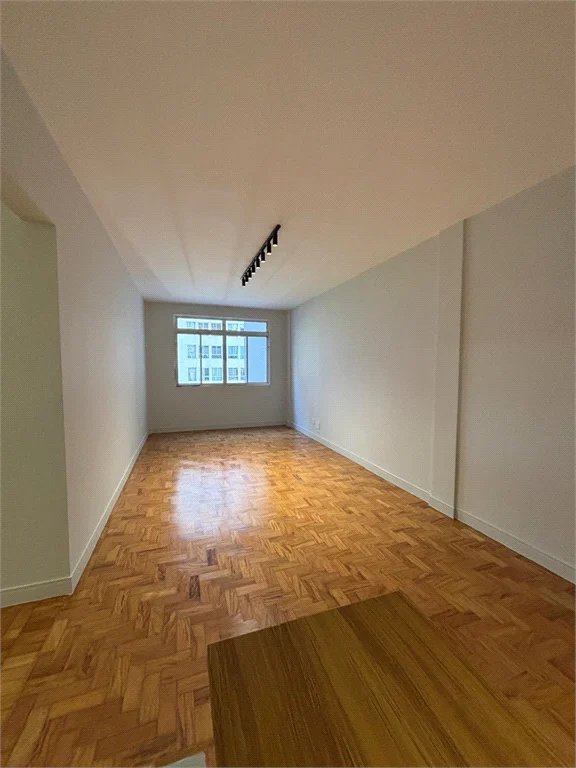 Apartamento à venda com 3 quartos, sendo 1 suíte,  em Pinheiros, São Paulo, SP