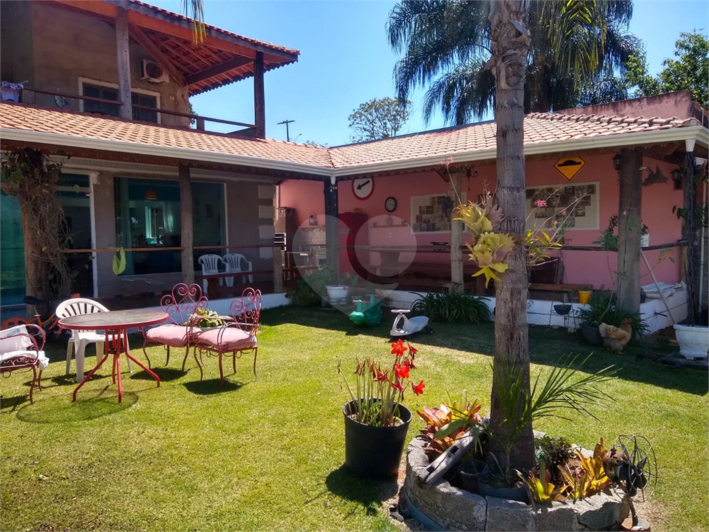Sobrado à venda com 4 quartos, sendo 3 suítes,  em Jardim Estância Brasil, Atibaia, SP
