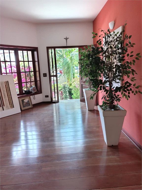 Casa à venda ou para alugar com 5 quartos, sendo 2 suítes, em Jardim Dos Estados, Poços de Caldas - MG