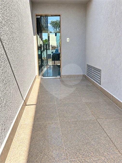 Sobrado de 250 m² em São Bernardo do Campo, com 3 dormitórios, suíte, escritório, quintal, edícula e 2 vagas, em excelente localização.