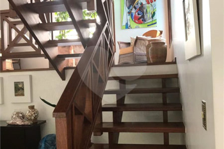 Sobrado à venda com 5 quartos, sendo 3 suítes, em Barra do Una, São Sebastião, SP