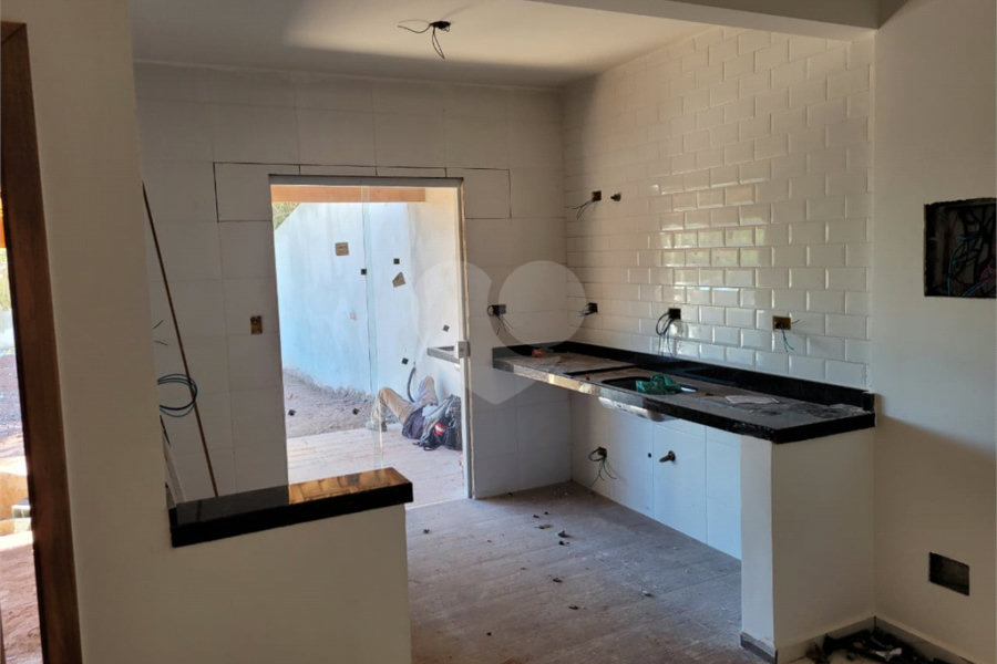 Casa à venda com 3 quartos, sendo 1 suíte, no condomínio Vale dos Gansos, Mairiporã - SP