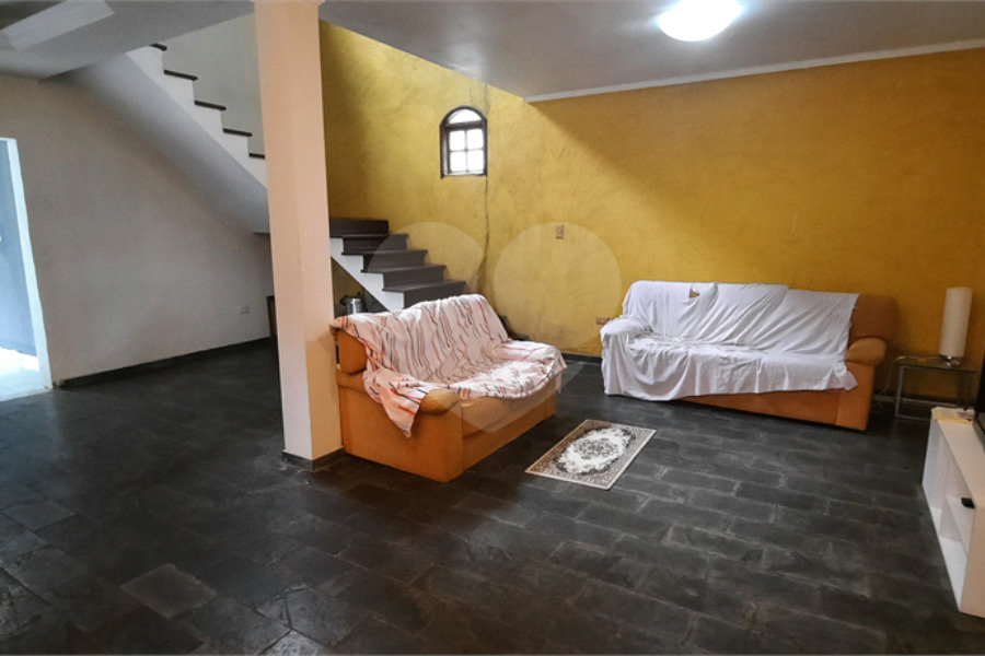 Casa à venda com 3 quartos, sendo 1 suíte, no condomínio Alpes da Cantareira, Mairiporã - SP