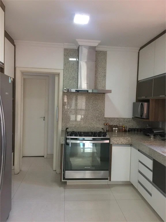 Apartamento à venda com 3 suítes em Vila Suzana, São Paulo, SP