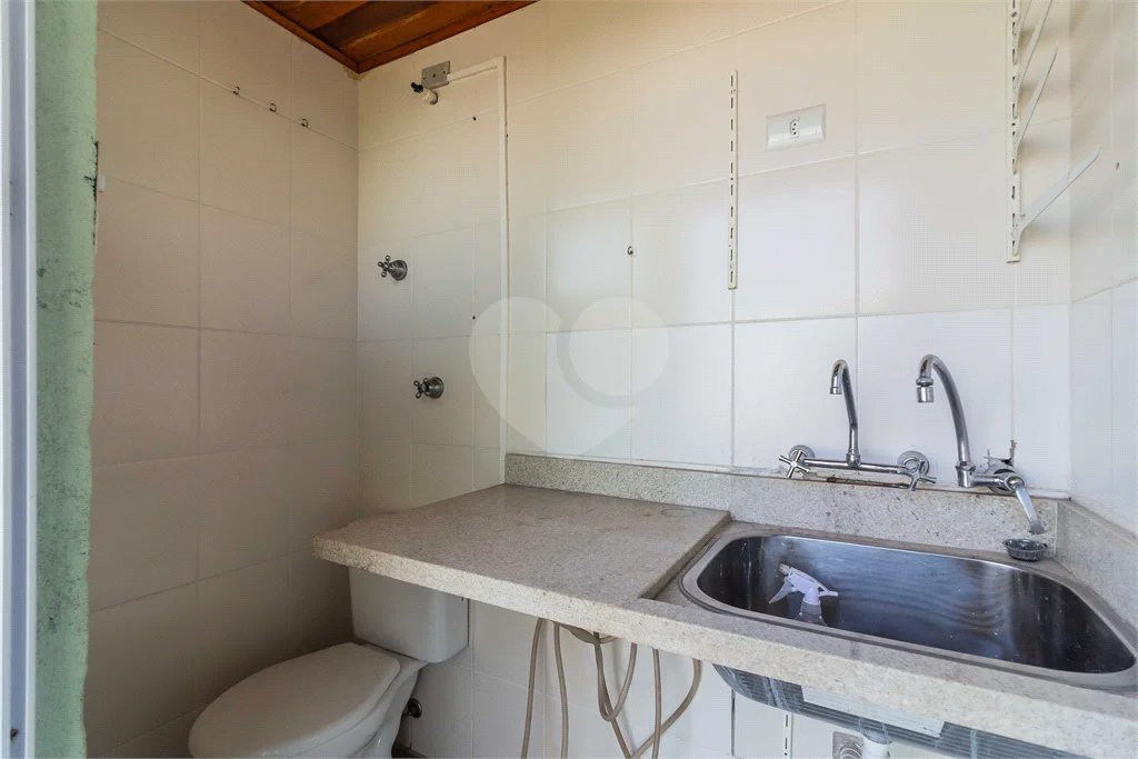 Casa à venda com 3 quartos, sendo 2 suítes,  no condomínio Sagres, São Paulo - SP