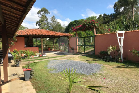 Chácara à venda com 4 quartos, sendo 3 suítes, em Monterrey, Louveira, SP