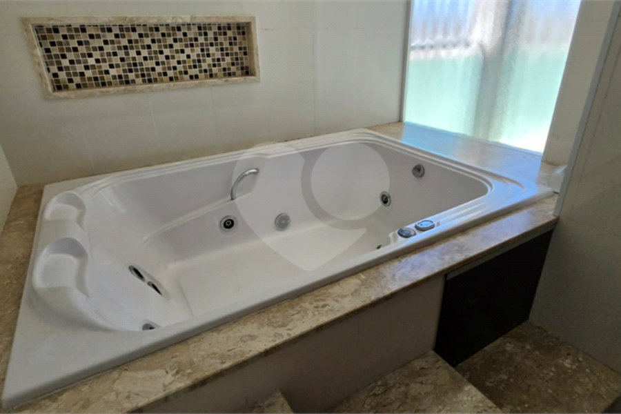 Casa Térrea à venda ou para alugar com 8 quartos, sendo 4 suítes, em Vila Pereira Barreto, São Paulo, SP