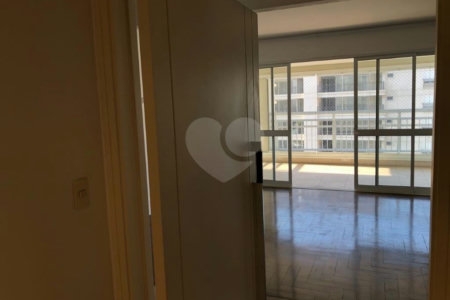 Apartamento à venda com 3 suítes em Vila Suzana, São Paulo, SP