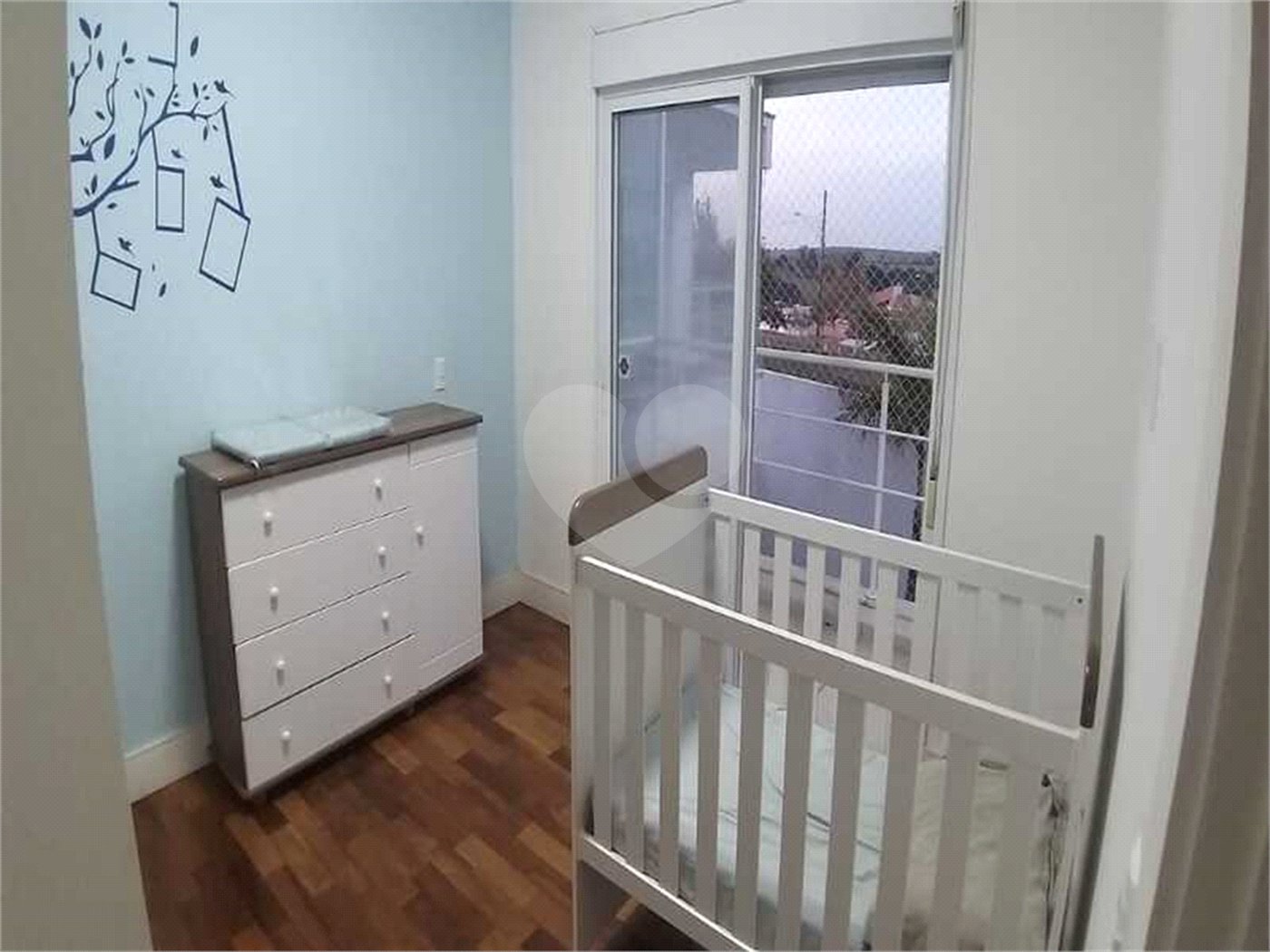 Casa à venda com 5 quartos, sendo 4 suítes, no condomínio Village Saint Charbel, Araçoiaba da Serra - SP
