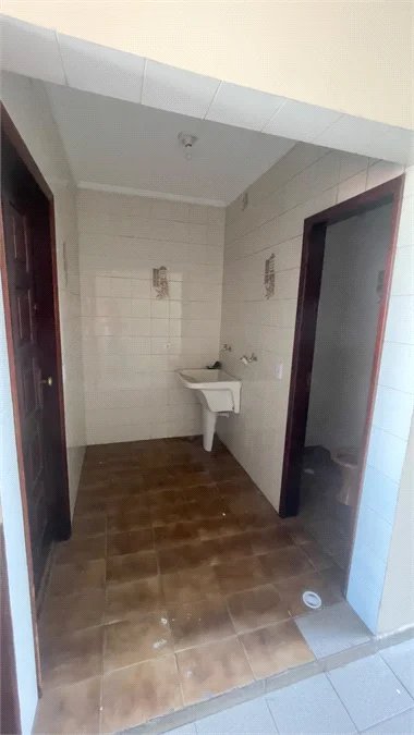 Sobrado à venda com 4 quartos, sendo 1 suíte, em Jardim Ester Yolanda, São Paulo, SP