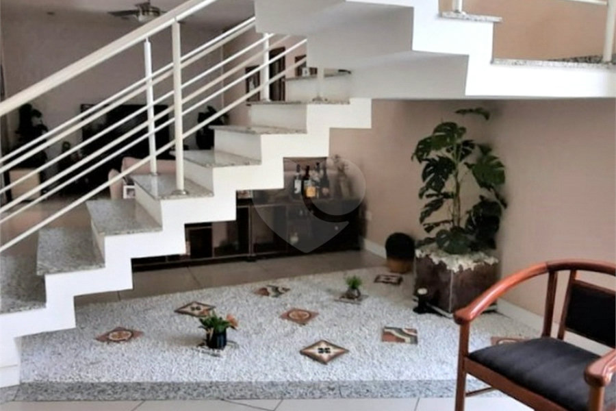 Casa à venda com 5 quartos, sendo 4 suítes, em Santana, São Paulo, SP