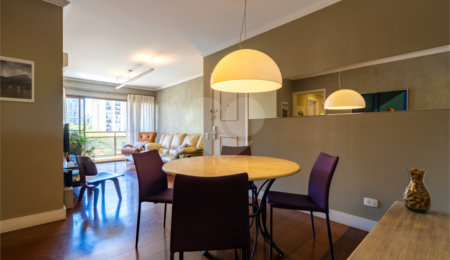 Apartamento à venda com 3 quartos, sendo 1 suíte, em Moema, São Paulo, SP