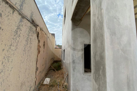 Casa térrea na Vila São José.
