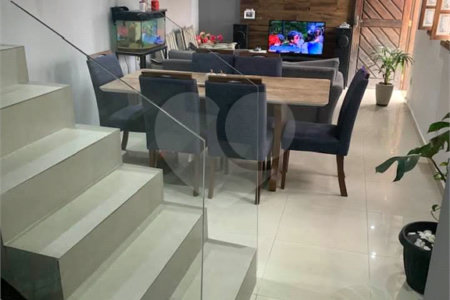 Sobrado à venda com 3 quartos, sendo 1 suíte, em Vila São Paulo, Mogi das Cruzes, SP