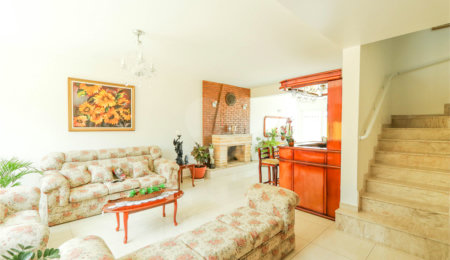 Casa à venda com 4 quartos, sendo 1 suíte,  em Jardim Franca, São Paulo, SP