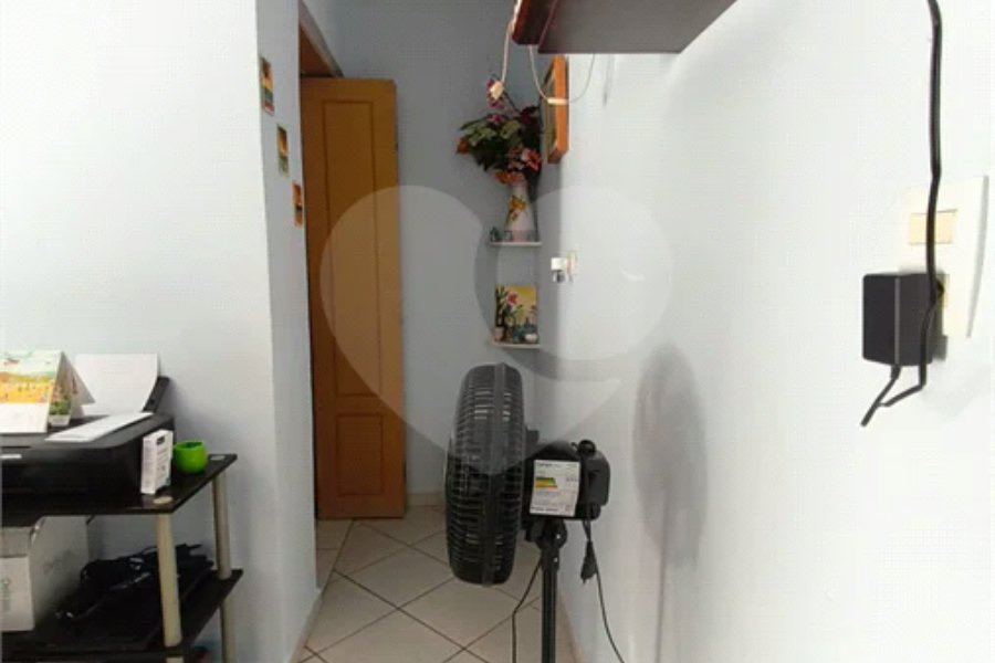 Casa térrea com excelente localização, próxima à Avenida Engenheiro Caetano Álvares.
