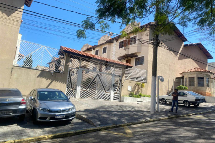 Casa à venda com 3 quartos, sendo 1 suíte, no condomínio Residencial Morada do Horto, São Paulo - SP