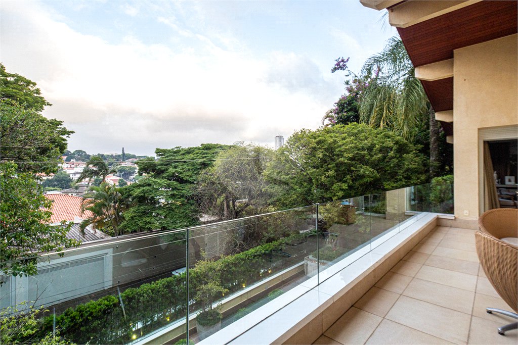 Casa à venda com 5 suítes em Jardim Cordeiro, São Paulo, SP